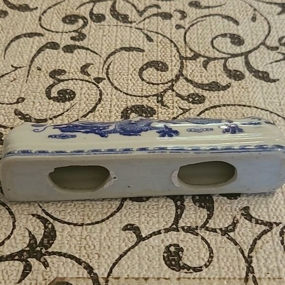 Source Unknown Blue and White Dragon Chopstick Rest - Picture 2 of 2